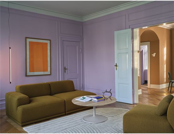 Lifestyle_0003_Connect Soft Hearth 008 Soft Coffee 95 H42 Oak Grey Relevo Off White Fine Suspension 90 Muuto Org