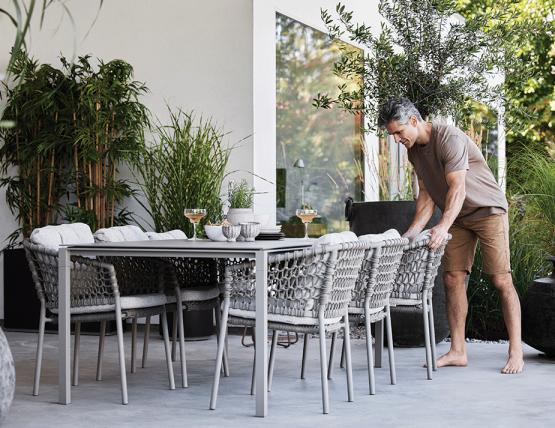 Lifestyle_0015_Ocean Chair_pure Table